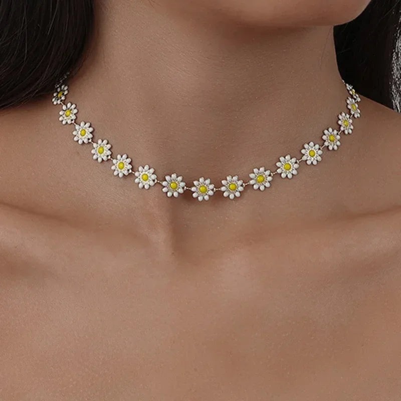 Daisy Flower Choker Necklace