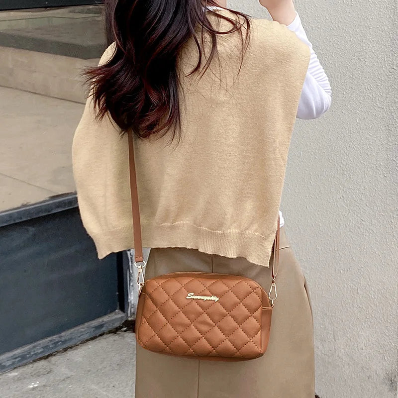 Small Crossbody Embroidered Bag for Women – Classic Camera Design with Gold Chain