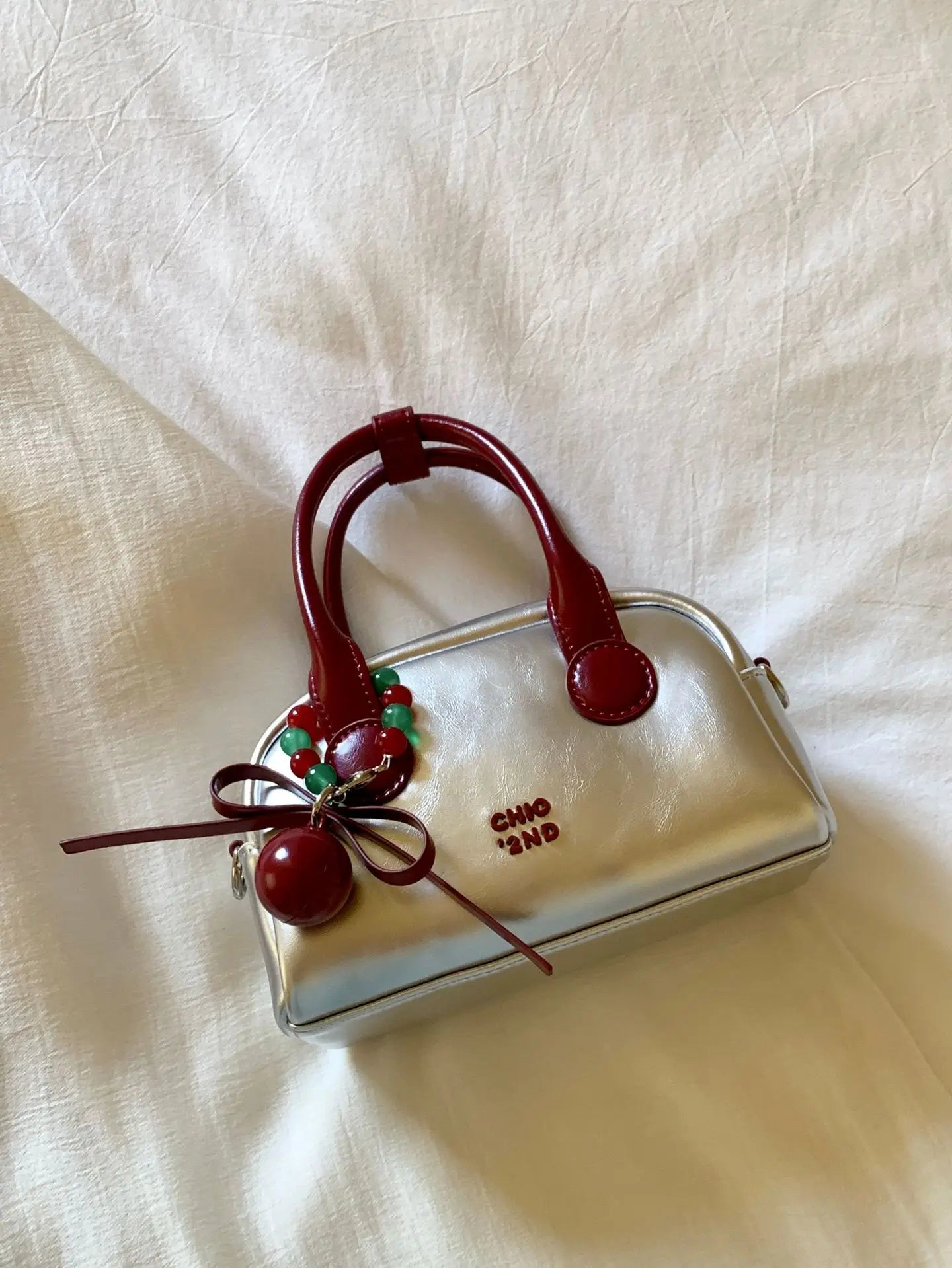 Elegant Silver Handbag – Chic & Stylish