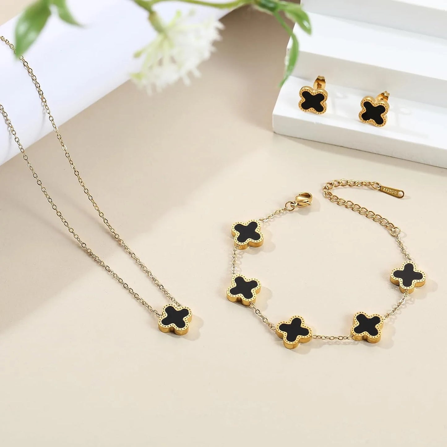 4-Leaf Clover Jewelry Set – Black & White