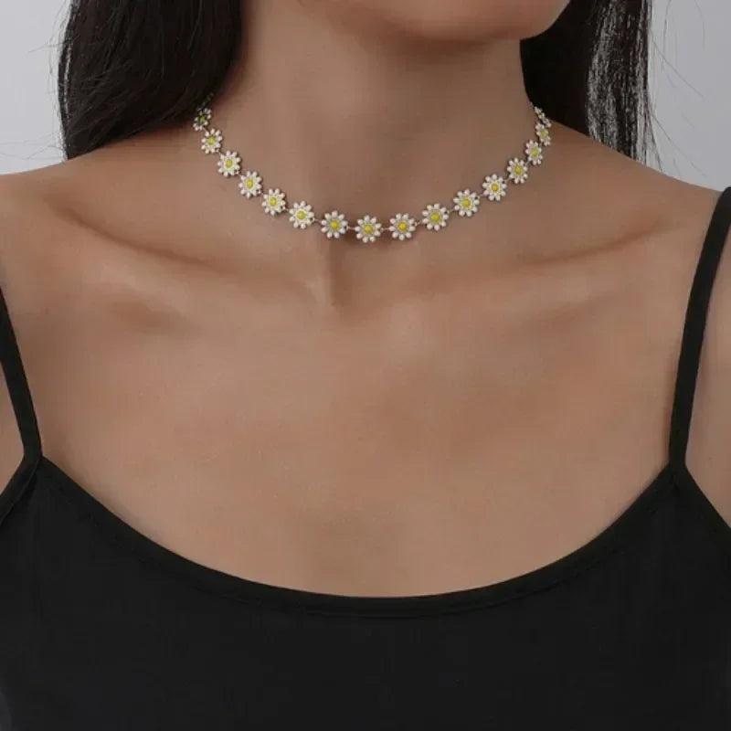 Daisy Flower Choker Necklace