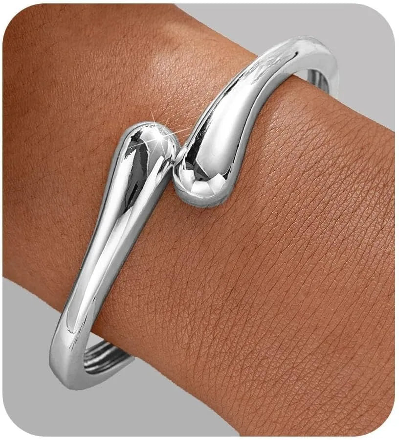 Minimalist Twist Metal Bangle – Gold & Silver