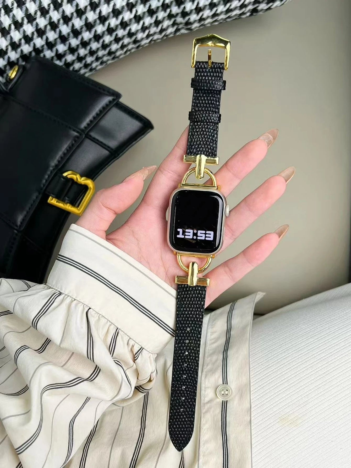 Premium Leather Apple Watch Band with Metal Bear Charm – Elegant Women’s Strap