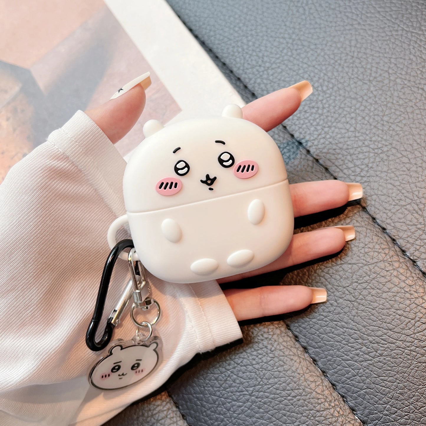 Chiikawa Cartoon AirPods Case – Adorable Japanese Character Style