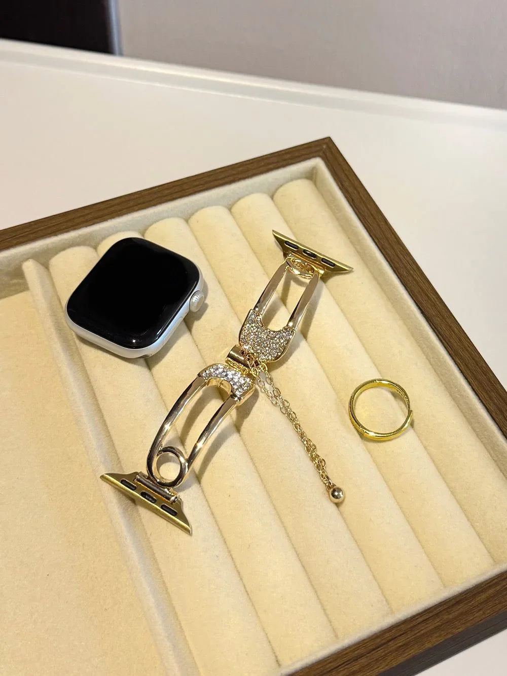 Premium U-Shaped Metal Bracelet for Apple Watch – Elegant Women’s Band