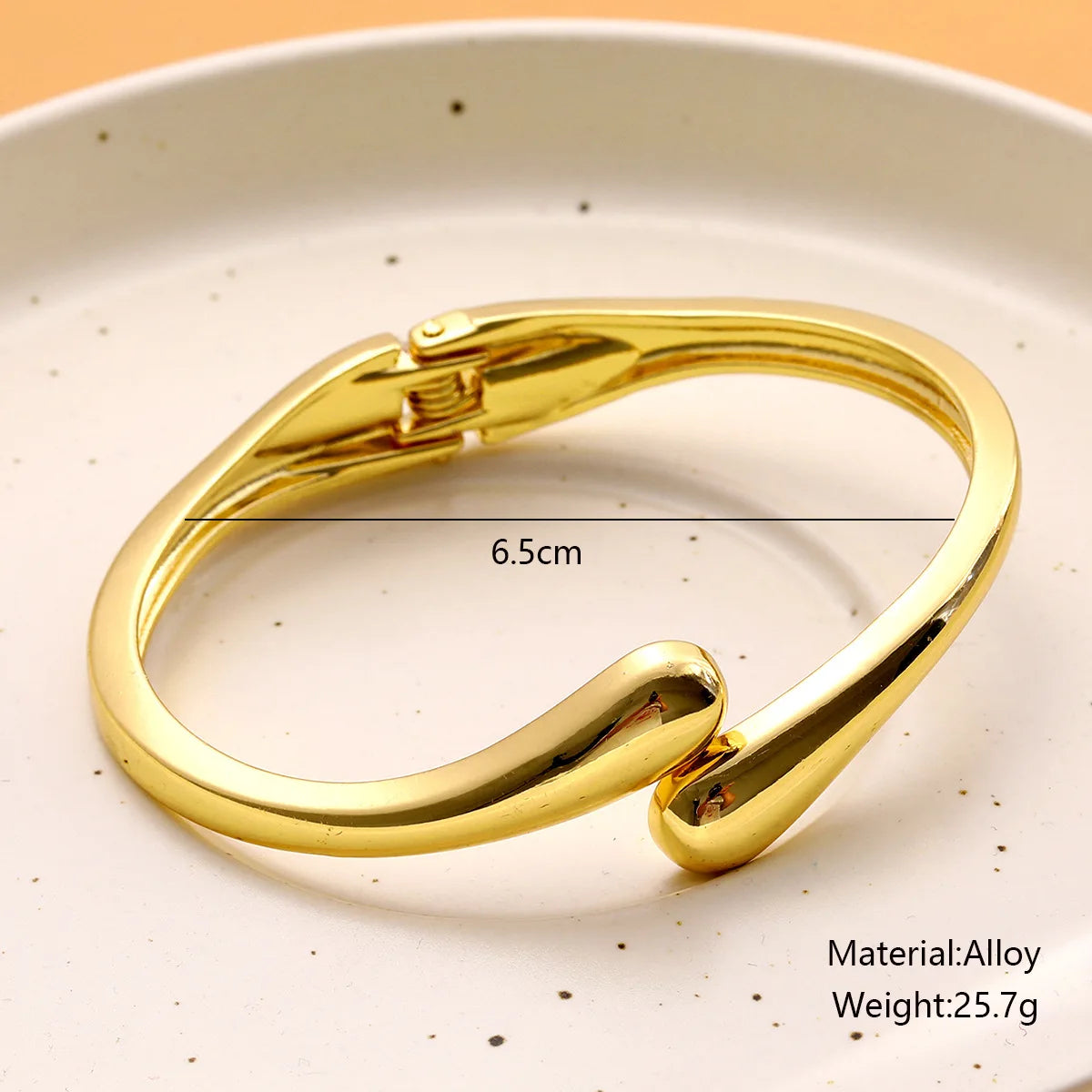 Minimalist Twist Metal Bangle – Gold & Silver