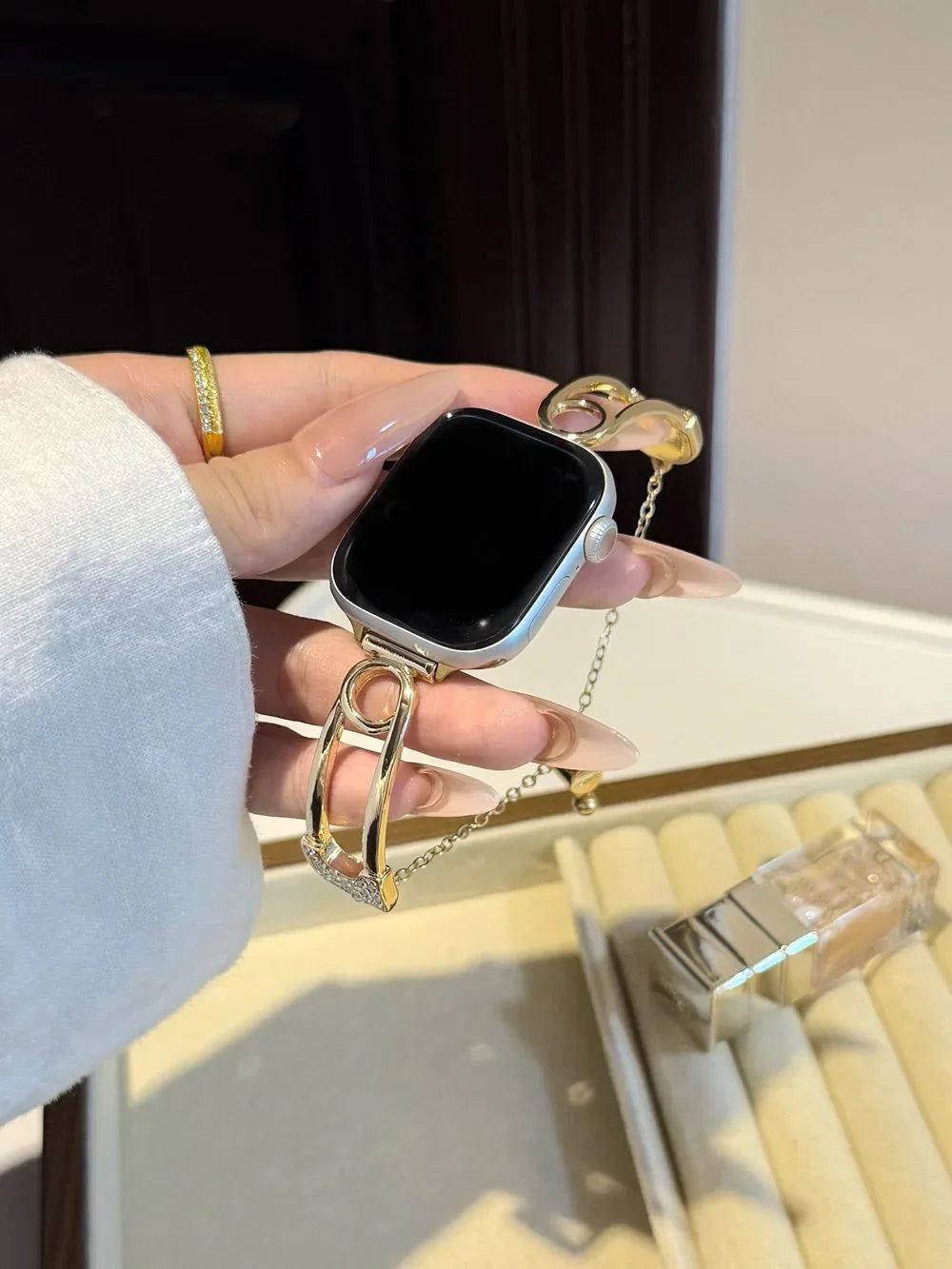 Premium U-Shaped Metal Bracelet for Apple Watch – Elegant Women’s Band