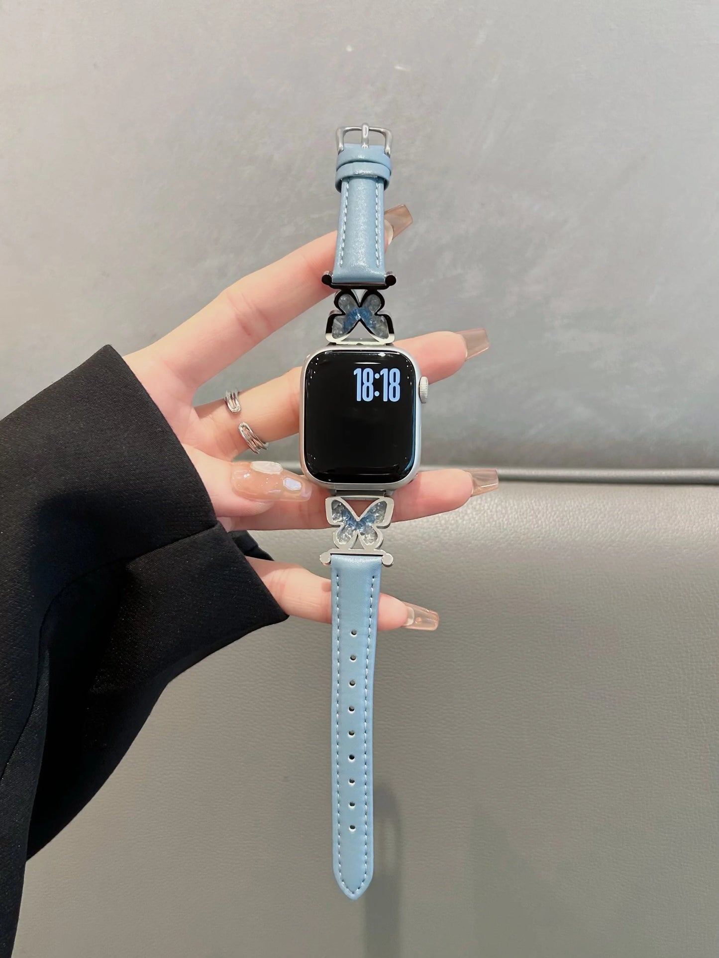 Premium Leather Apple Watch Band with Metal Bear Charm – Elegant Women’s Strap