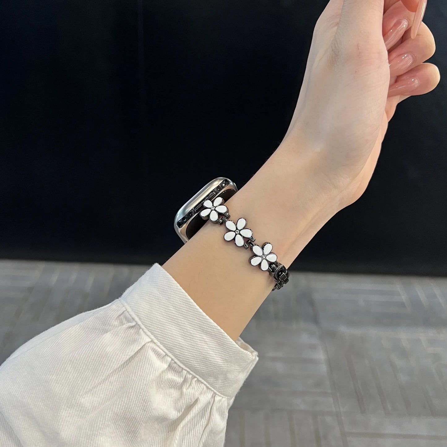 Pearl & Charm Luxury Apple Watch Bracelet Band – Elegant Gold Pendant Strap