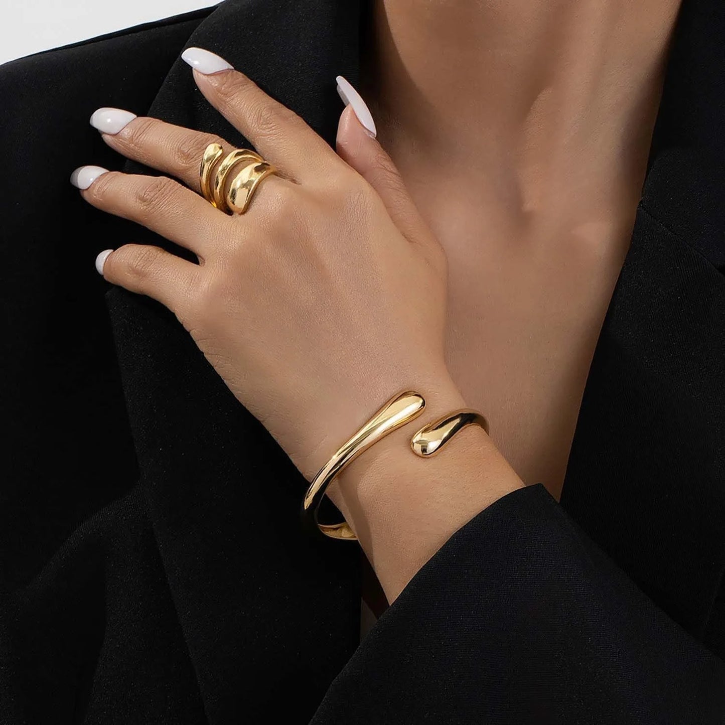 Minimalist Twist Metal Bangle – Gold & Silver