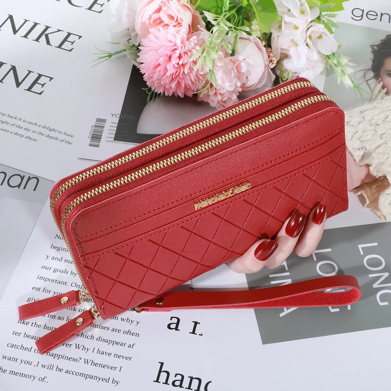 Long Women's Wallet with Zipper – Elegant Quilted Design for Cards & Cash