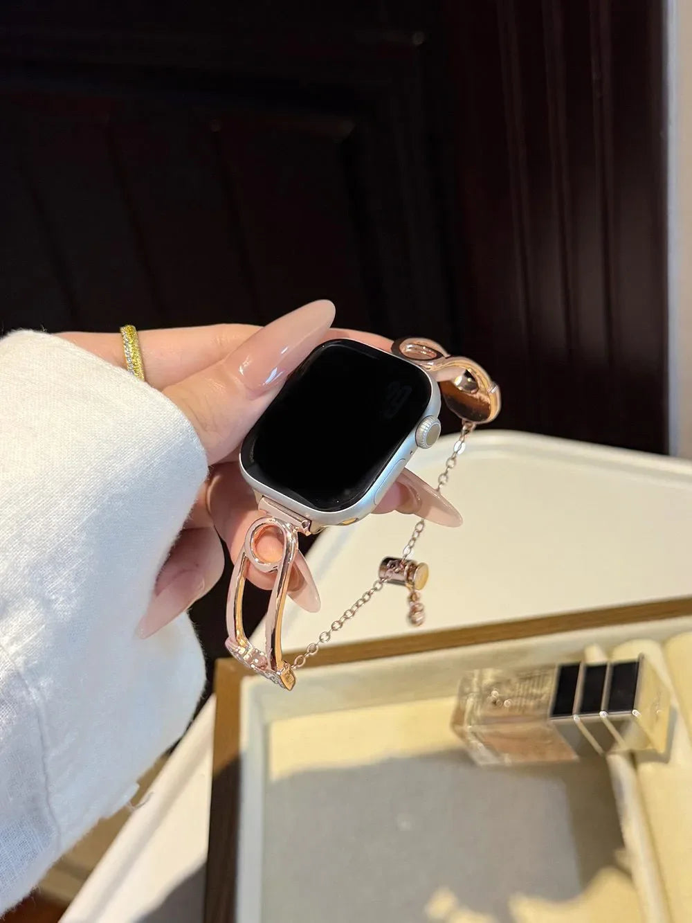 Premium U-Shaped Metal Bracelet for Apple Watch – Elegant Women’s Band
