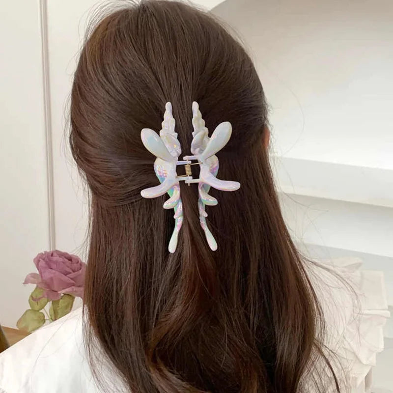 Seashell-Shaped Acrylic Hair Clip – Random Color, Trendy Summer Design